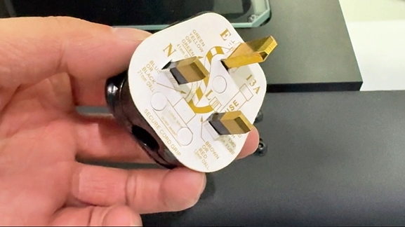 Solution for Measuring the Inclined Angle of European Plug