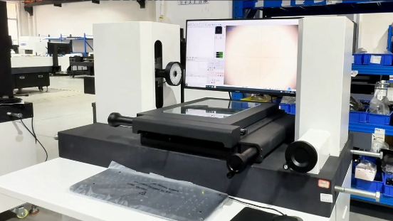 Horizontal size measuring instrument